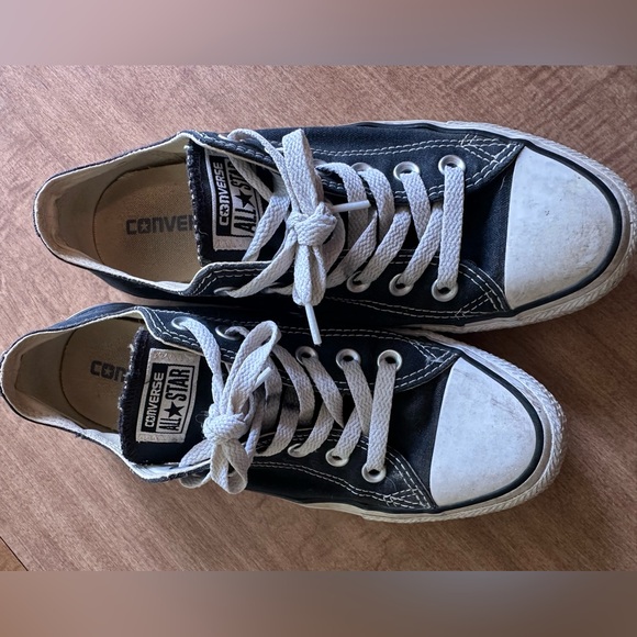 Converse Chuck Taylor’s - Picture 1 of 4